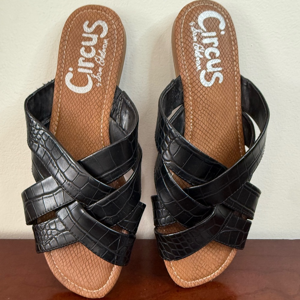 Circus by Sam Edelman Burnett Black Croc-Embossed Sandals size 10